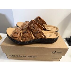 New in Box Clarks Laurieann Ruby Scalloped Twist Strap Slide Sandals Size 5